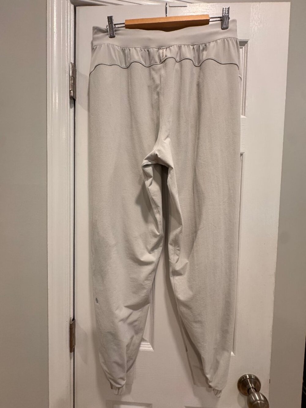 Lululemon Light Grey Women’s Joggers - size Medium